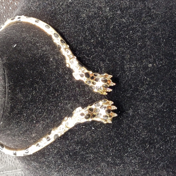 Elegant Gold and Black Panther Clamper Necklace - Picture 2 of 2